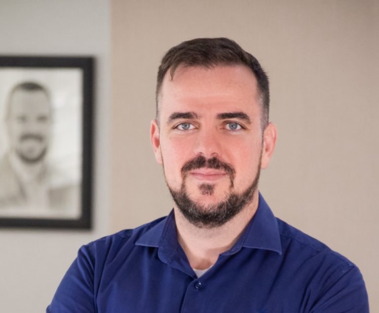 EXEMPLO DE EMPATIA E HUMANISMO: PREFEITO DE APARECIDA DE GOIÂNIA, GUSTAVO MENDANHA, ABRE MÃO DE SEU SALÁRIO DO MÊS DE MARÇO PARA COMPRAR CESTAS BÁSICAS