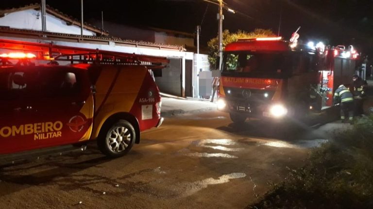 EM CATALÃO, CASA PEGA FOGO NO BAIRRO PONTAL NORTE; CHAMAS DESTRUÍRAM UTENSÍLIOS DOMÉSTICOS E DANIFICOU IMÓVEL
