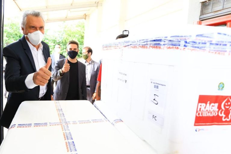 GOVERNO DE GOIÁS RECEBE MAIS 136.350 DOSES E AMPLIA COBERTURA VACINAL CONTRA COVID-19