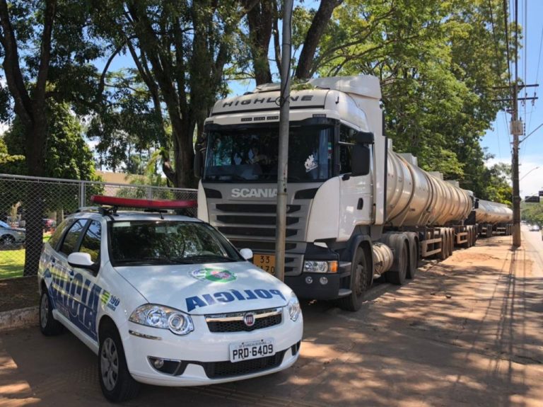 FISCO: PRF-GO E SECRETARIA DA ECONOMIA APREENDEM CARGA IRREGULAR DE ETANOL AVALIADA EM R$ 400 MIL REAIS