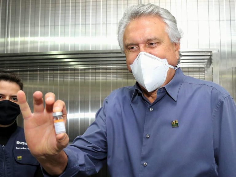 “A DOSE DE REFORÇO É FUNDAMENTAL PARA QUE O ORGANISMO ESTEJA REALMENTE PROTEGIDO”, ALERTA CAIADO SOBRE VACINAÇÃO CONTRA COVID-19