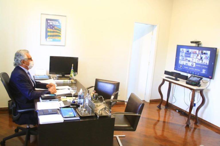 EM VIDEOCONFERÊNCIA COM PREFEITOS, LIDERANÇAS POLÍTICAS E EMPRESARIAIS, CAIADO VAI ANUNCIAR NOVO DECRETO COM MEDIDAS DE COMBATE À COVID-19; REUNIÃO VIRTUAL ESTÁ MARCADA PARA ÀS 18H DE HOJE