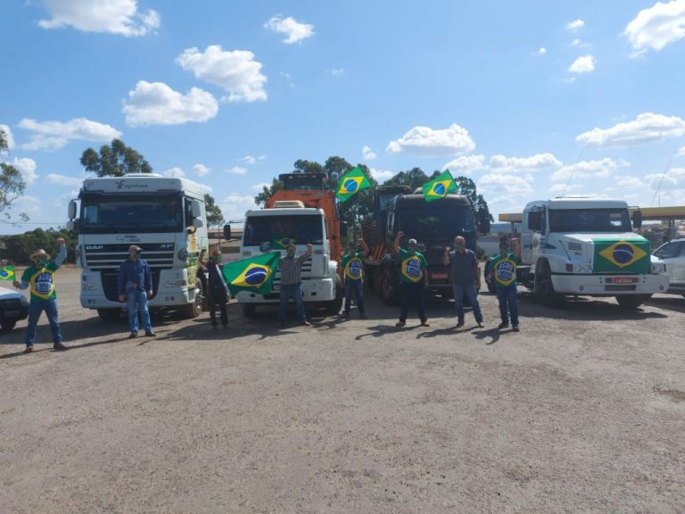 INTEGRANTES DO AGRONEGÓCIO DE CATALÃO E DE CAMPO ALEGRE DE GOIÁS VÃO PARA BRASÍLIA NO MOVIMENTO VERDE AMARELO; MANIFESTAÇÃO É A FAVOR DO GOVERNO FEDERAL E CONTRA O STF