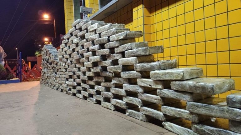 FORÇA TAREFA APREENDE CARREGAMENTO MILIONÁRIO DE DROGA ESCONDIDA EM CARGA DE GRÃOS NA BR-364, EM JATAÍ