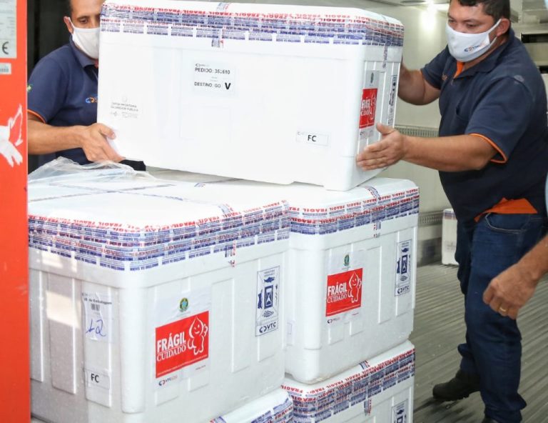 GOIÁS RECEBE 189 MIL DOSES DA VACINA ASTRAZENECA DESTINADAS À APLICAÇÃO DA 1ª DOSE