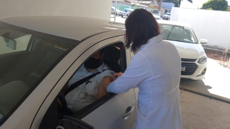 SAÚDE DE CATALÃO ANUNCIA INÍCIO DA VACINAÇÃO EM TRABALHADORES DA EDUCAÇÃO, QUE COMEÇARÁ PELA BÁSICA DE 55 A 59 ANOS DE IDADE