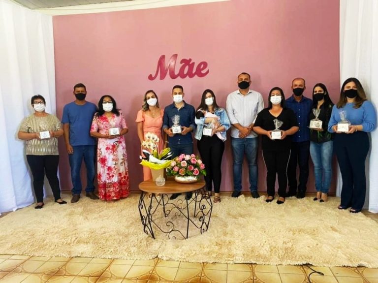 TRÊS RANCHOS: PRIMEIRA-DAMA ALEXANDRA CUSTÓDIO USA CRIATIVIDADE PARA HOMENAGEAR MÃES DA CIDADE