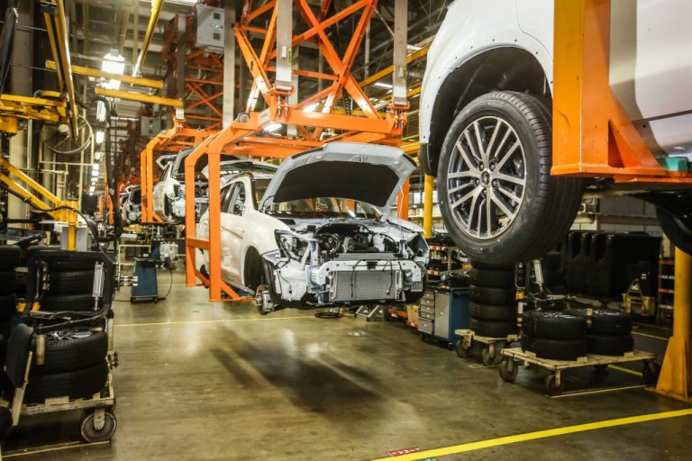 PRODUÇÃO INDUSTRIAL CAI 2,4 DE FEVEREIRO PARA MARÇO