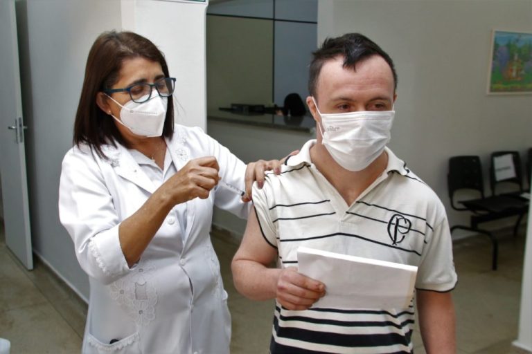 COVID-19: PESSOAS COM COMORBIDADES DE 55 ANOS OU MAIS SERÃO VACINADAS NESTA TERÇA-FEIRA (11/05), EM CATALÃO