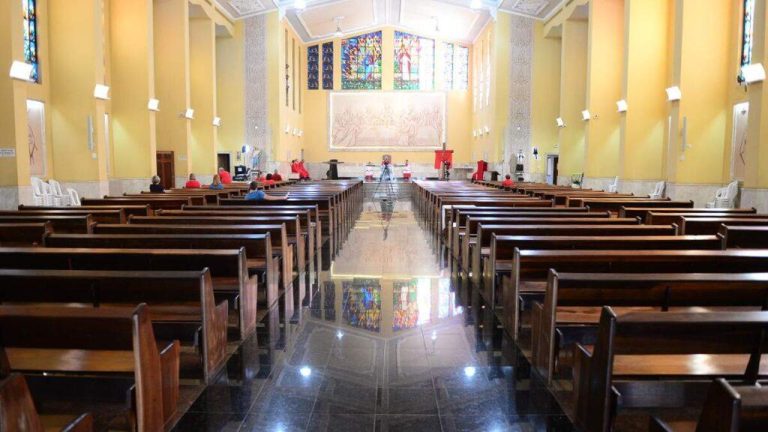 ASSEMBLEIA DERRUBA VETO DE CAIADO E IGREJAS PASSAM A SER SERVIÇO ESSENCIAL