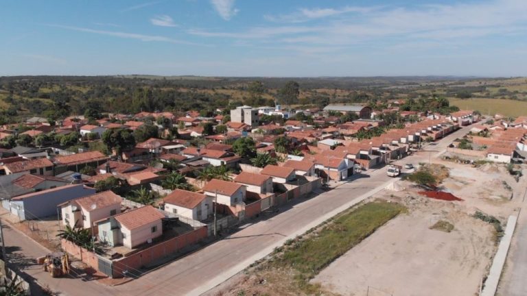 GOIANDIRA: PREFEITURA FAZ RELOCAÇÕES DE POSTES DE ENERGIA NO SETOR MARIA ANGÉLICA