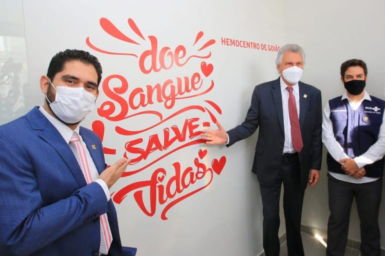 CAIADO INAUGURA REFORMA E AMPLIAÇÃO DO HEMOCENTRO COORDENADOR ESTADUAL DE GOIÁS, QUE FAZ HOMENAGEM AO EX-PREFEITO DE GOIÂNIA, NION ALBERNAZ