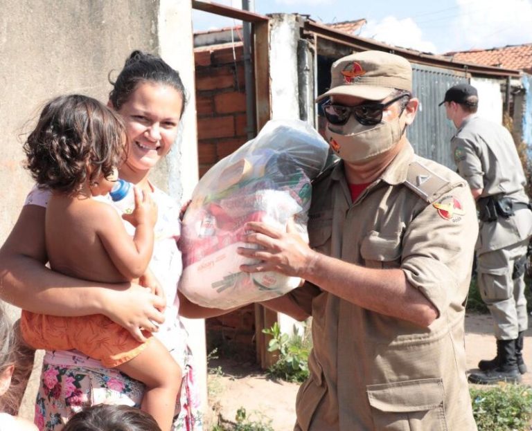 GOVERNO DE GOIÁS E OVG DISTRIBUEM MAIS DE 14 MIL CESTAS EM 40 BAIRROS DE GOIÂNIA