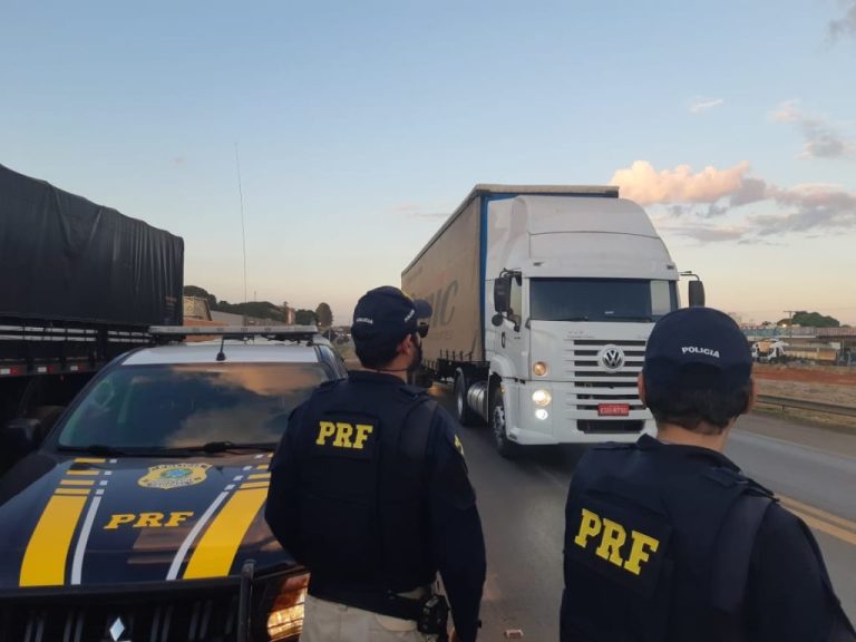 OPERAÇÃO CORPUS CHRISTI – PARCIAL: NA BR 050, PRF DE CATALÃO MULTA 71 MOTORISTAS, DOIS PELO NÃO USO DA CADEIRINHA, ALÉM DE 204 FLAGRANTES DE EXCESSO DE VELOCIDADE