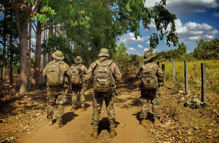 CAÇADA POR LÁZARO CONTINUA EM GOIÁS; SEGURANÇA PÚBLICA AFIRMA QUE ELE SEGUE ENCURRALADO EM MATA NA ZONA RURAL DE COCALZINHO