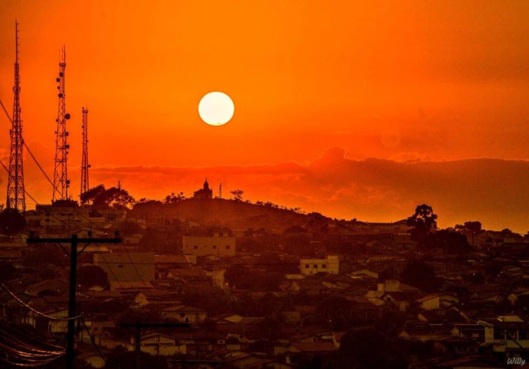 HÁ 38 DIAS SEM CHUVA, SOL, TEMPO SECO E MUITO FRIO, FAZ UMIDADE RELATIVA DO AR CHEGAR AOS 10%, EM CATALÃO E REGIÃO; SITUAÇÃO É CRÍTICA E RETRATA CLIMA DE DESERTO