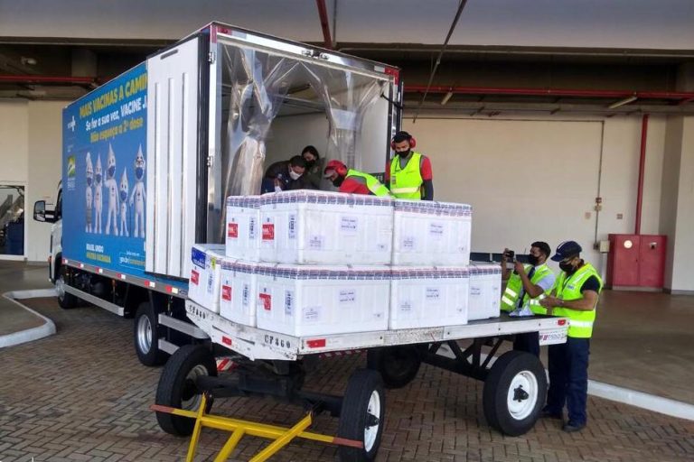 GOIÁS RECEBE REMESSA COM 29,2 MIL VACINAS DA CORONAVAC CONTRA COVID-19