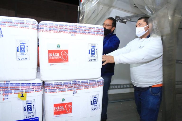 GOVERNO DE GOIÁS RECEBE NOVO LOTE COM 99.800 DE VACINAS CONTRA COVID-10