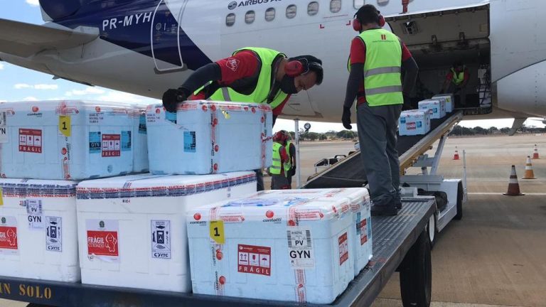 GOVERNO DE GOIÁS RECEBE 154.800 DOSES DE VACINA CONTRA COVID-19