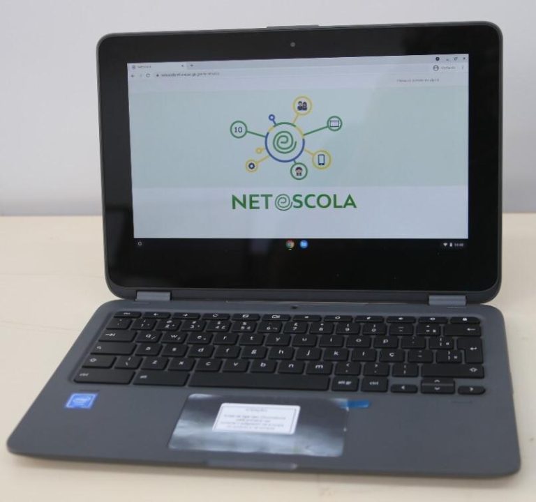 GOVERNO DE GOIÁS ENTREGA 60 MIL NOTEBOOKS PARA ALUNOS DA 3ª SÉRIE DO ENSINO MÉDIO