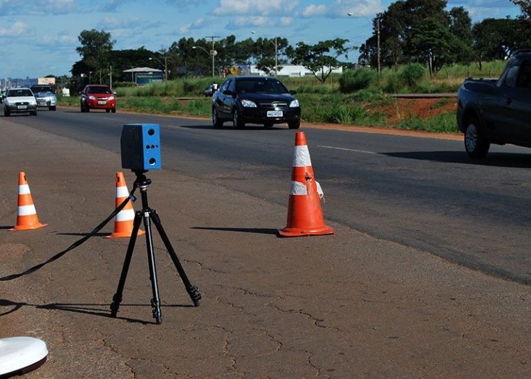 CAIADO ACABA COM “INDÚSTRIA DA MULTA”, EM GOIÁS, QUE COMPLETA 2 ANOS E 7 MESES SEM RADARES MÓVEIS