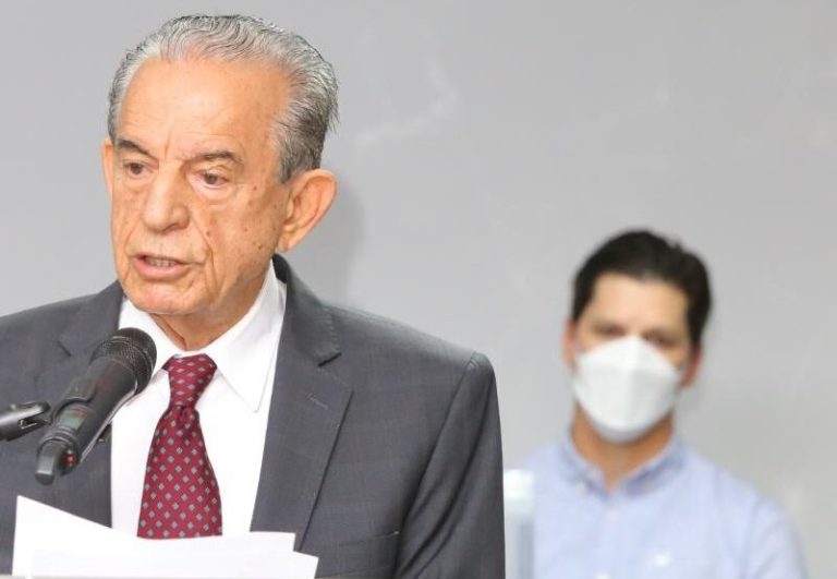 Iris Rezende volta para UTI, em Goiânia