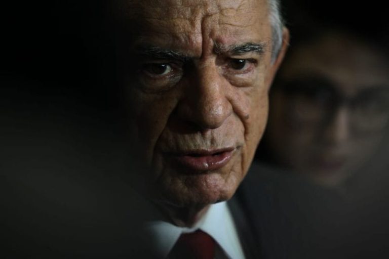 IRIS REZENDE FOI ENTUBADO, SEDADO E FICARÁ 72 HORAS NA UTI PARA OBSERVAÇÃO