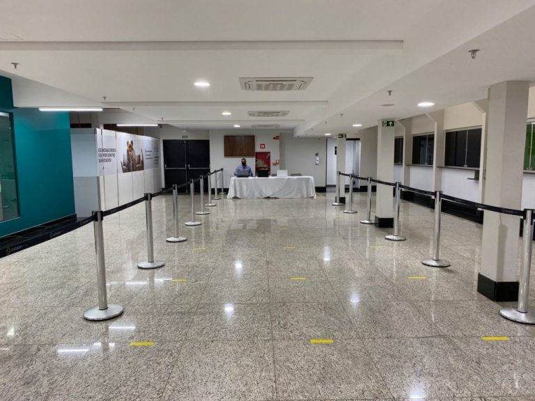 CATALÃO SEGUE VACINANDO PESSOAS COM 30 ANOS OU MAIS CONTRA COVID-19; HORÁRIO SERÁ ESTENDIDO ATÉ A NOITE EM PONTO DENTO DO CATALÃO SHOPPING