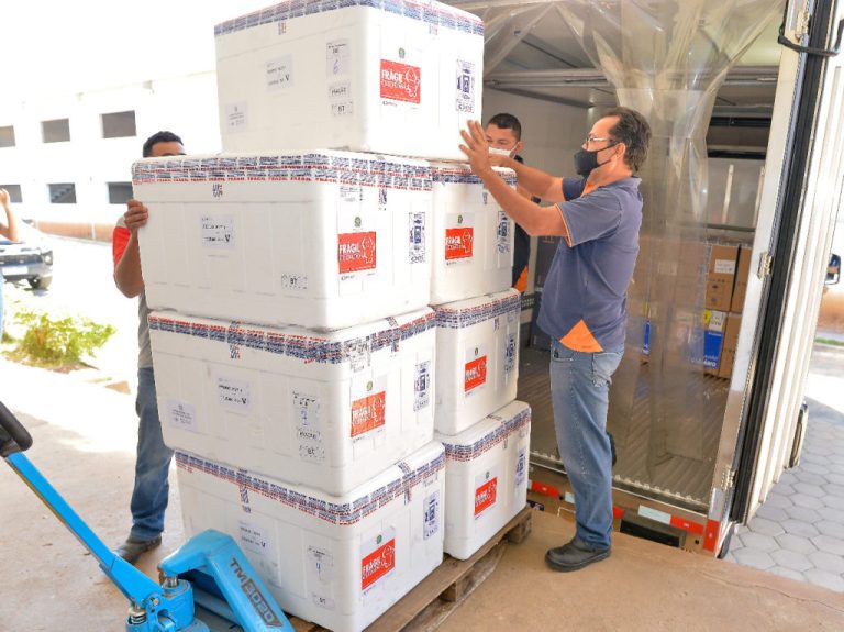 VACINAÇÃO CONTRA COVID-19 EM GOIÁS AVANÇA COM CHEGADA DE MAIS 193 MIL DOSES