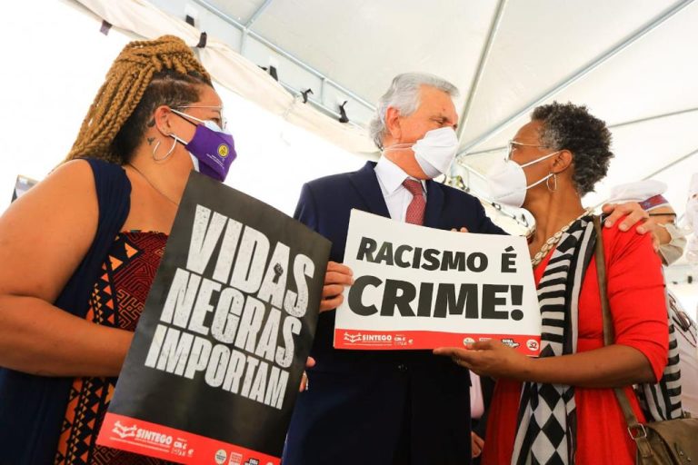 EM GOIÂNIA, CAIADO INAUGURA GRUPO ESPECIALIZADO NO ATENDIMENTO ÀS VÍTIMAS DE CRIMES RACIAIS E DELITOS DE INTOLERÂNCIA