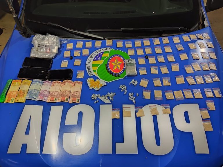 POLÍCIA MILITAR DE CATALÃO PRENDE TRÊS PESSOAS POR TRÁFICO DE DROGAS; OPERAÇÃO FOI NO BAIRRO LIZ
