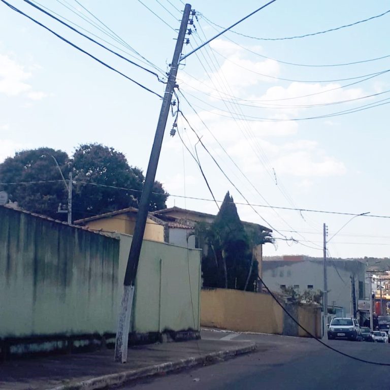 Fiação se rompe em Rua da Vila Margon e morador pede intervenção de órgãos para sinalizar no local