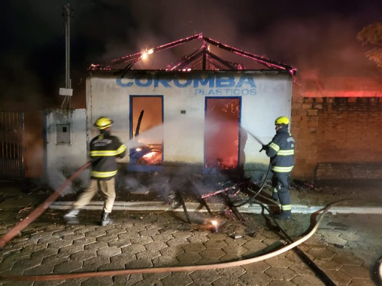 Comércio desativado é incendiado no centro de Ipameri