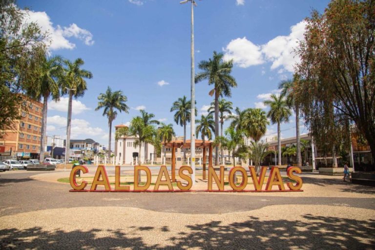 CALDAS NOVAS ENDURECE MEDIDAS CONTRA A COVID-19 E LIMITA OCUPAÇÃO DE HOTÉIS EM 50%