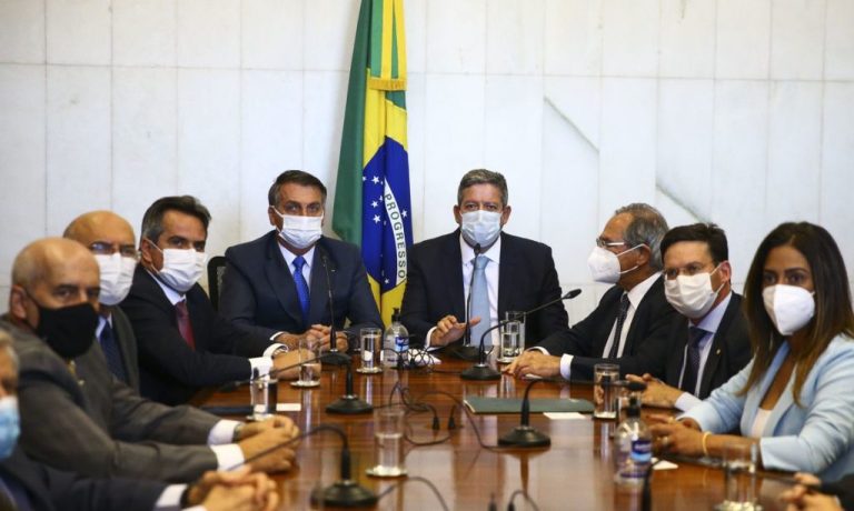 PRESIDENTE ENTREGA MP DO NOVO BOLSA FAMÍLIA QUE DEVE PASSAR A SER CHAMADO DE AUXÍLIO BRASIL; MEDIA TAMBÉM CRIA O PROGRAMA ALIMENTA BRASIL