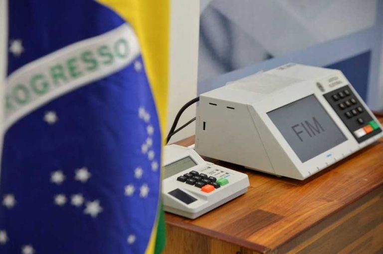 SEM DISTRITÃO, CÂMARA APROVA TEXTO-BASE DA PEC DA REFORMA ELEITORAL E RETORNO DAS COLIGAÇÕES PARTIDÁRIAS