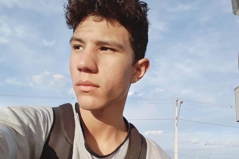 Motociclista morre após se envolver em acidente com ônibus em Catalão