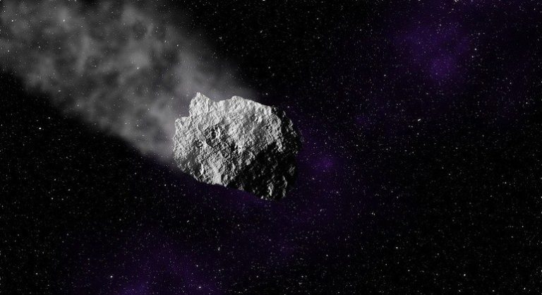 Asteroide maior que 3 campos de futebol passa perto da Terra hoje
