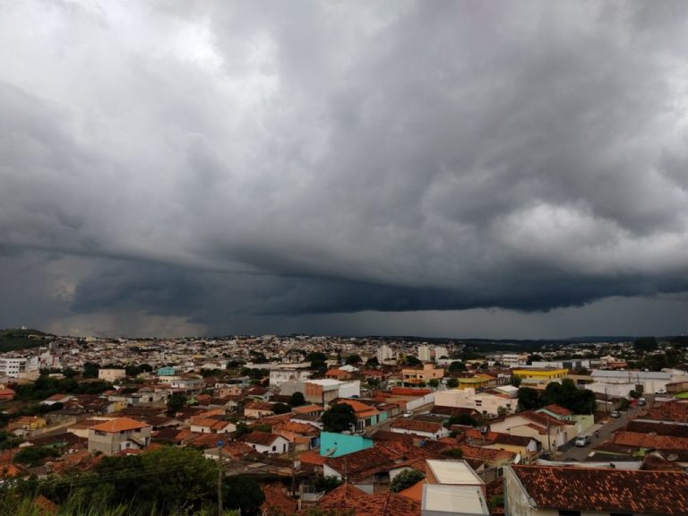 Defesa Civil de Goiás emite alerta de temporais entre quarta e quinta; Catalão e região completa 164 dias sem chuva