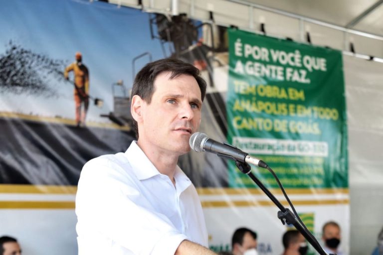 “Nunca se viu tantos investimentos em Goiás como estamos vendo agora”, diz Lissauer durante entrega de benefícios em Anápolis