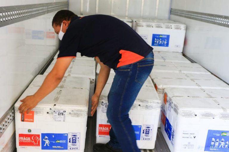 Goiás recebeu no último sábado (18/09), 211.400 novas doses de vacina contra Covid-19