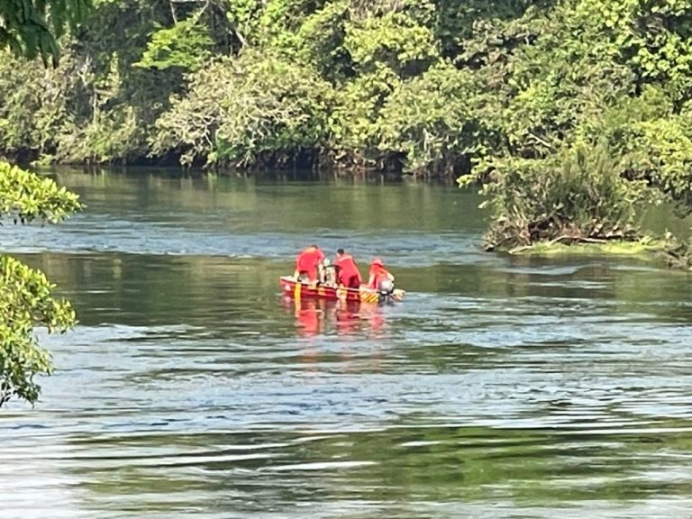 Bombeiros entram no 2º dia de buscas por mulher que se afogou no Rio São Marcos