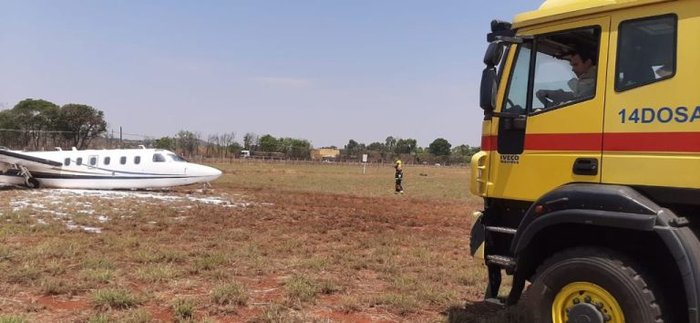 Avião de transporte aeromédico sai da pista no aeroporto de Goiânia