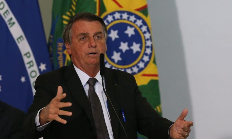 Bolsonaro começa a quarta-feira (1) em posto médico do Planalto