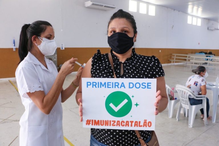 Saúde de Catalão realiza repescagem para vacinar contra Covid-19 pessoas de 18 anos ou mais; Dia D de vacinação será neste sábado (25)