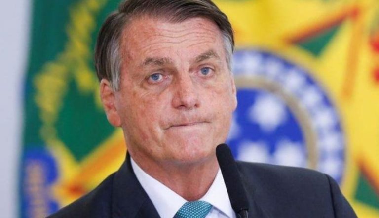 Facebook e Instagram excluem live em que Bolsonaro relaciona vacina contra Covid à Aids