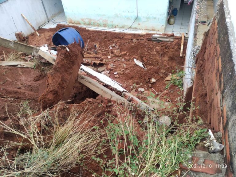 Moradores de Catalão são orientados a deixar casa com risco de desabamento