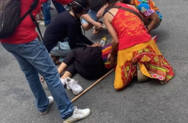 Carro fura bloqueio, atropela e arrasta advogada em ato contra Bolsonaro