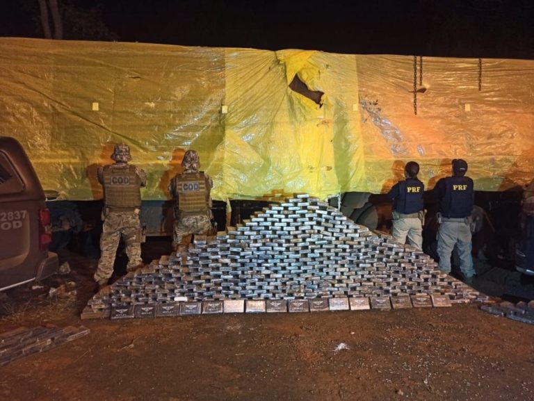 Operação contra o tráfico internacional de drogas resulta na apreensão de meia tonelada de cocaína, em Goiás