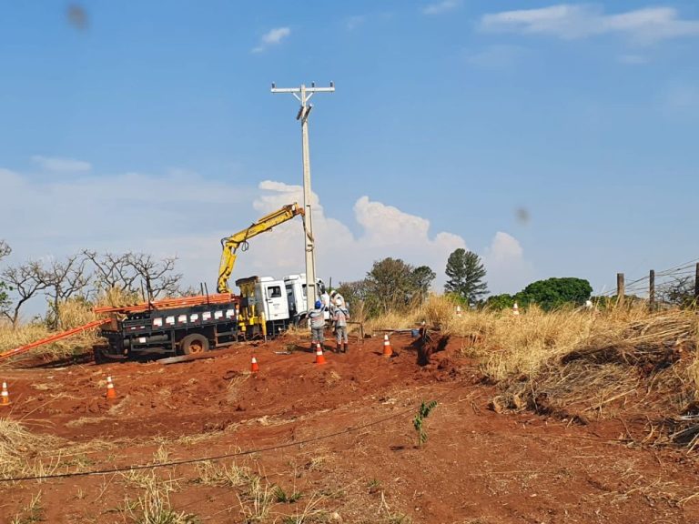 Após 30 horas, energia volta em Nova Aurora e moradores revoltam: “ficamos até sem água pra beber”